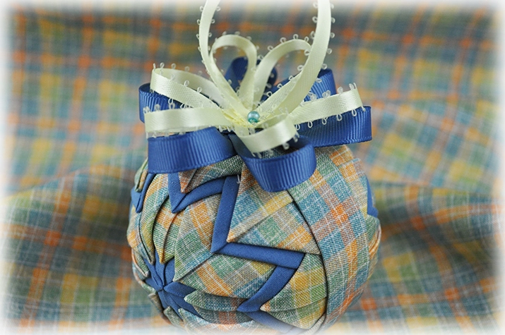 Dresden Plaid Quilted Ornament
